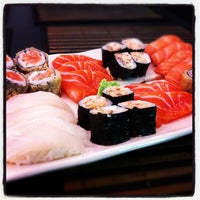 รูปภาพถ่ายที่ Nagomi Sushi Bar โดย Léo C. เมื่อ 11/19/2012