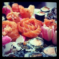 รูปภาพถ่ายที่ Nagomi Sushi Bar โดย Léo C. เมื่อ 11/18/2012
