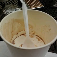 รูปภาพถ่ายที่ 39 Below Frozen Yogurt โดย Deborah B. เมื่อ 10/4/2012