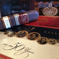 11/19/2014에 Anjal P.님이 Embassy Cigars Brea에서 찍은 사진