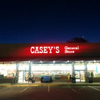 Foto tirada no(a) Casey&amp;#39;s General Store por Clint H. em 10/21/2014