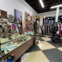 Foto scattata a Hudson Antique and Vintage Warehouse da Aileen M. il 8/14/2021