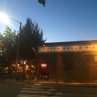 5/30/2016에 Ryan G.님이 Tutta Bella Neapolitan Pizzeria에서 찍은 사진