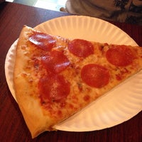 Foto tomada en Uncle Joe&amp;#39;s Pizza  por Han F. el 8/13/2014