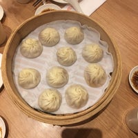 Photo taken at Din Tai Fung 鼎泰豐 by Jackson T. on 11/17/2016