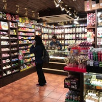 11/12/2016 tarihinde Vincent T.ziyaretçi tarafından Mr Simms Olde Sweet Shoppe'de çekilen fotoğraf