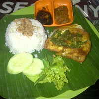 Ayam Penyet Kak Tari Medan Ringroaad