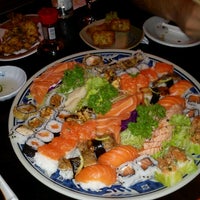 Photo taken at Sushi Los Ruas by Silvio F. on 10/26/2012