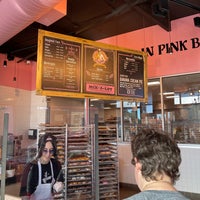9/5/2022 tarihinde K H.ziyaretçi tarafından Voodoo Doughnut'de çekilen fotoğraf
