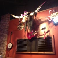 Foto diambil di Louie Louie&amp;#39;s Dueling Piano Bar oleh Martin pada 10/20/2012