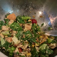 Das Foto wurde bei Crisp Salad Company von Johann am 5/17/2016 aufgenommen