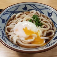 Photo taken at Marugame Seimen (มารุกาเมะ เซเมง) 丸亀製麺 by chang t. on 9/10/2018