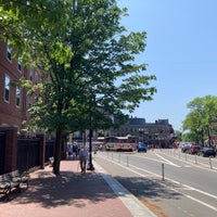 Foto tirada no(a) Harvard Square por Takeshi U. em 5/28/2023