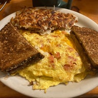 Photo taken at Coffee Pot Restaurant by Takeshi U. on 7/28/2023