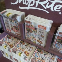รูปภาพถ่ายที่ ShopRite of Mount Laurel at Ark Road โดย Chris เมื่อ 9/18/2012