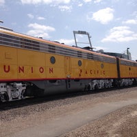 รูปภาพถ่ายที่ Union Pacific&amp;#39;s Home Plate โดย Mike J. เมื่อ 6/18/2014