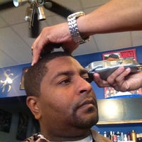 รูปภาพถ่ายที่ South Street Barbers โดย Whit เมื่อ 10/13/2012