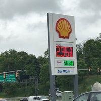 Photo taken at Shell by Mónica C. on 5/6/2017