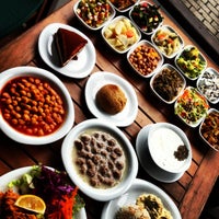 Снимок сделан в Kaloni Ayvalık Restaurant пользователем Yasin D. 3/14/2013