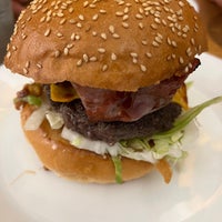 Photo taken at Tom&amp;#39;s Burger by Tomáš L. on 7/2/2023