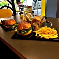 1/20/2016에 Derya Ö.님이 Huppa Burger&amp;amp;Salad에서 찍은 사진