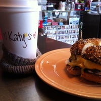 รูปภาพถ่ายที่ Katy&amp;#39;s Corner Cafe โดย Kristan M. เมื่อ 6/19/2013