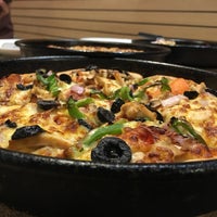 Photo taken at Pizza Hut by Farri S. on 10/10/2017