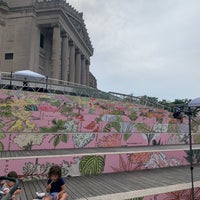 Photo taken at Brooklyn Museum - Plaza by Ringo on 7/17/2022