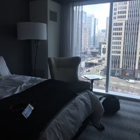 4/17/2015にSusan C.がLoews Chicago Hotelで撮った写真
