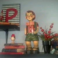 Foto diambil di Pinocchios oleh Roy K. pada 9/21/2012