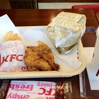 Photo taken at KFC by 抹茶 on 10/20/2012