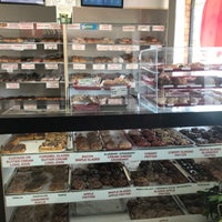 Photo taken at Apple Fritter Donut Shop by Margo on 7/31/2020