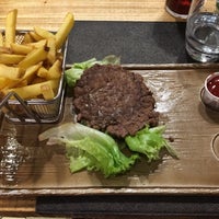 Photo taken at The Burger Federation Rome by Claire C. on 8/15/2019