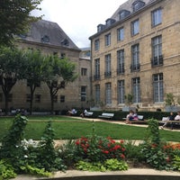 Photo taken at Jardin de l&amp;#39;Hôtel de Ville de Paris by Claire C. on 8/10/2019