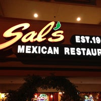 Снимок сделан в Sal&amp;#39;s Mexican Restaurant - Fresno пользователем Gentry 10/20/2013
