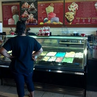 Photo taken at Cold Stone Creamery by Miguel R. on 8/24/2013
