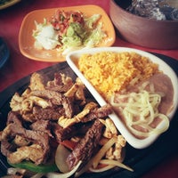 รูปภาพถ่ายที่ Maria&amp;#39;s Mexican Restaurant โดย Cassie M. เมื่อ 10/1/2012