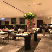 7/17/2017 tarihinde Shah A.ziyaretçi tarafından Glow Restaurant'de çekilen fotoğraf
