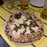 Photo taken at Pizza Pilgrims by Martin Ž. on 8/25/2019