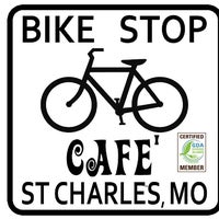Das Foto wurde bei Bike Stop Cafe von Bike Stop Cafe am 8/12/2015 aufgenommen