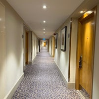 Foto diambil di DoubleTree by Hilton London - Victoria oleh Michael E. pada 10/18/2022