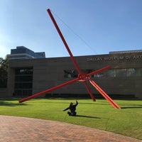 Photo taken at Dallas Museum of Art by Carlos R. on 10/11/2018