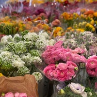 Foto tirada no(a) SF Flower Mart por MLL♍✨ em 5/5/2021