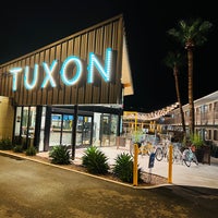 Foto diambil di The Tuxon Hotel oleh Arturo V. pada 8/16/2022