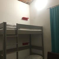 Foto diambil di Pfefferbett Hostel oleh Freddie H. pada 2/14/2016