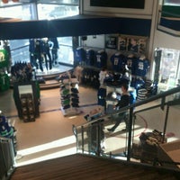 Снимок сделан в Canucks Team Store пользователем Risto M. 1/12/2013