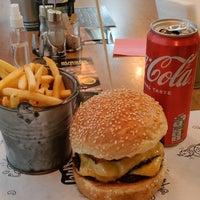 11/5/2023 tarihinde Alex J.ziyaretçi tarafından Burgos Premium Burger Bar'de çekilen fotoğraf
