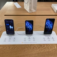 Photo taken at Apple The Galleria by Ari M. on 2/8/2020