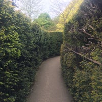 Photo taken at Hampton Court Palace Maze by Gwen R. on 5/11/2018