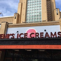 Photo taken at Jeni&amp;#39;s Splendid Ice Creams by Ian R. on 10/22/2017